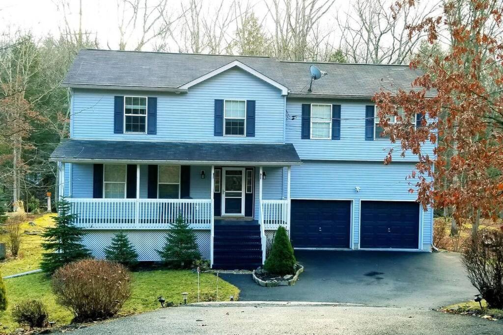 *Amenity-Filled Waterfront Oasis @Saw Creek Estates Near Waterfalls And Hiking* East Stroudsburg Exterior photo