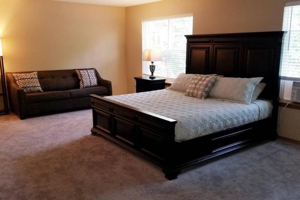 *Amenity-Filled Waterfront Oasis @Saw Creek Estates Near Waterfalls And Hiking* East Stroudsburg Exterior photo