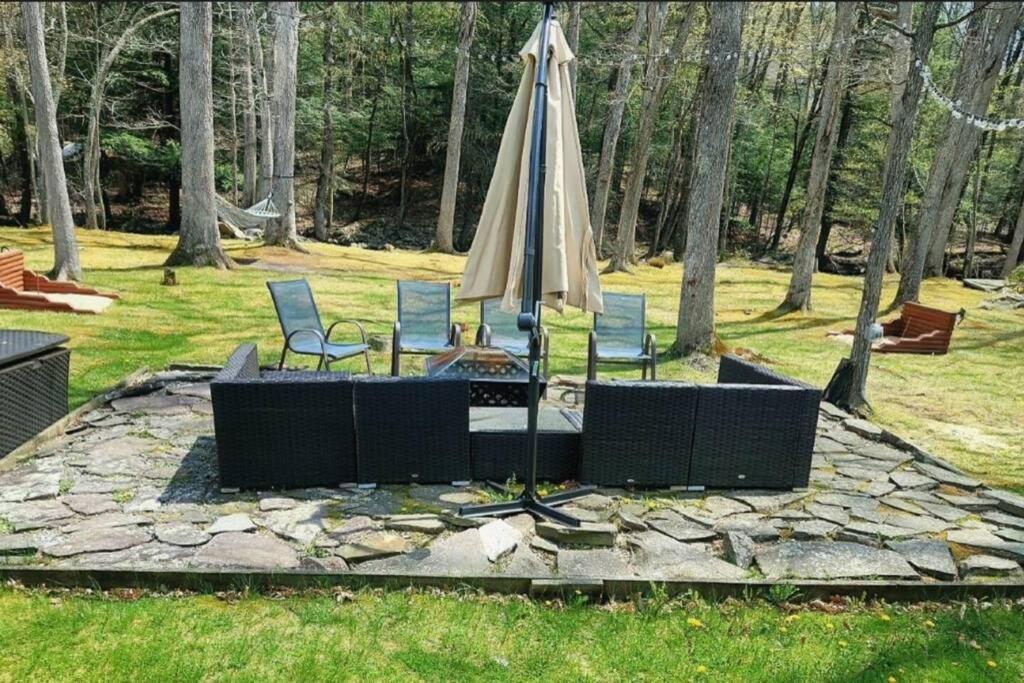 *Amenity-Filled Waterfront Oasis @Saw Creek Estates Near Waterfalls And Hiking* East Stroudsburg Exterior photo