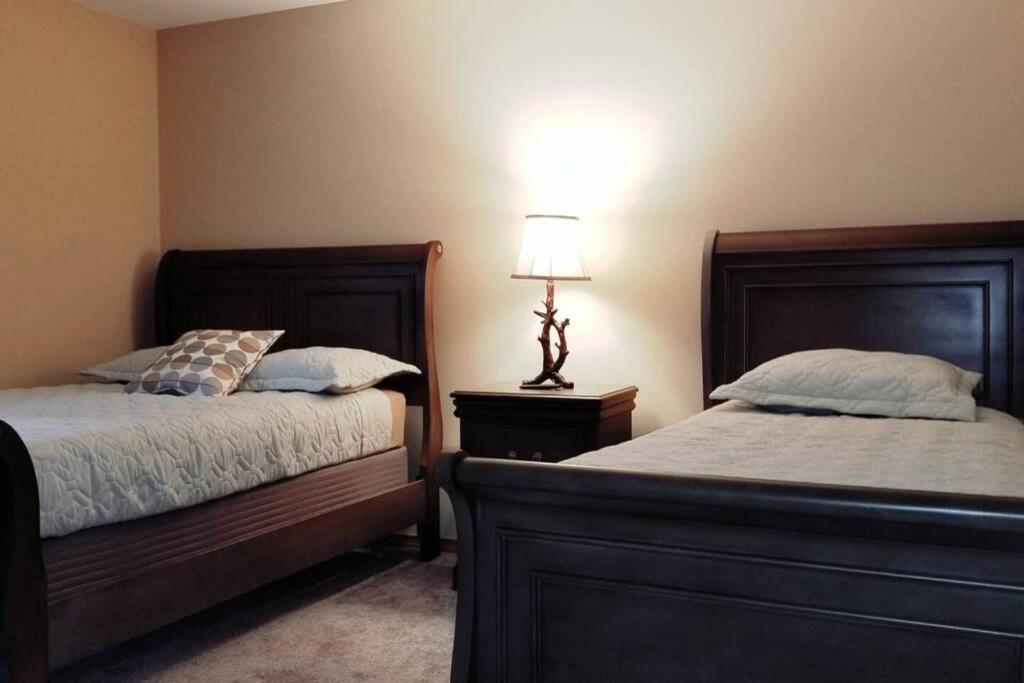 *Amenity-Filled Waterfront Oasis @Saw Creek Estates Near Waterfalls And Hiking* East Stroudsburg Exterior photo